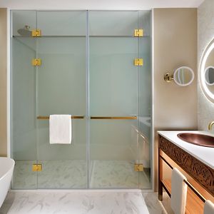 Suite met een Slaapkamer en een King Size Bed op de Bovenste Verdiepingen
